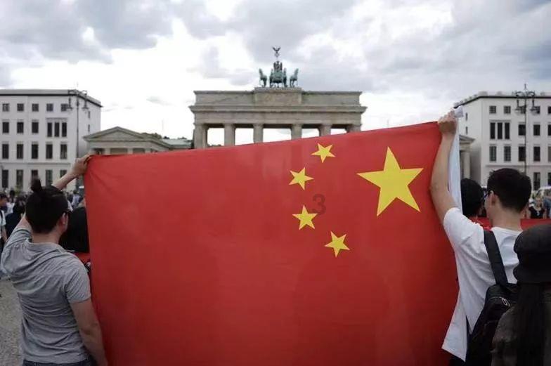 女生喜欢你会有什么表现游戏画面